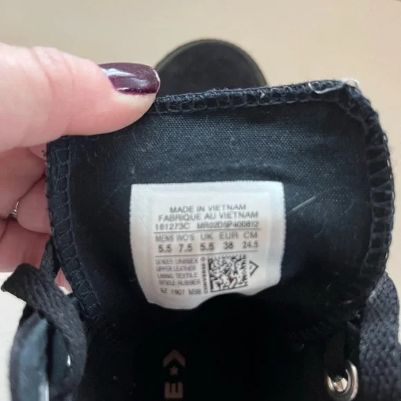 Black suede Converse in a size 7.5 - Picture 5 of 6